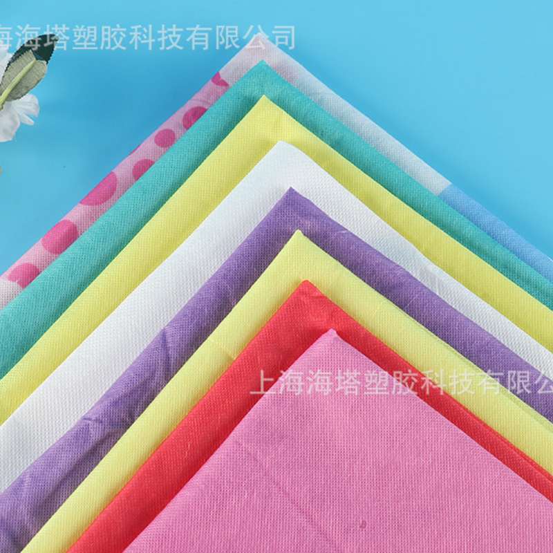 Samolepicí ve vodě rozpustná netkaná textilie